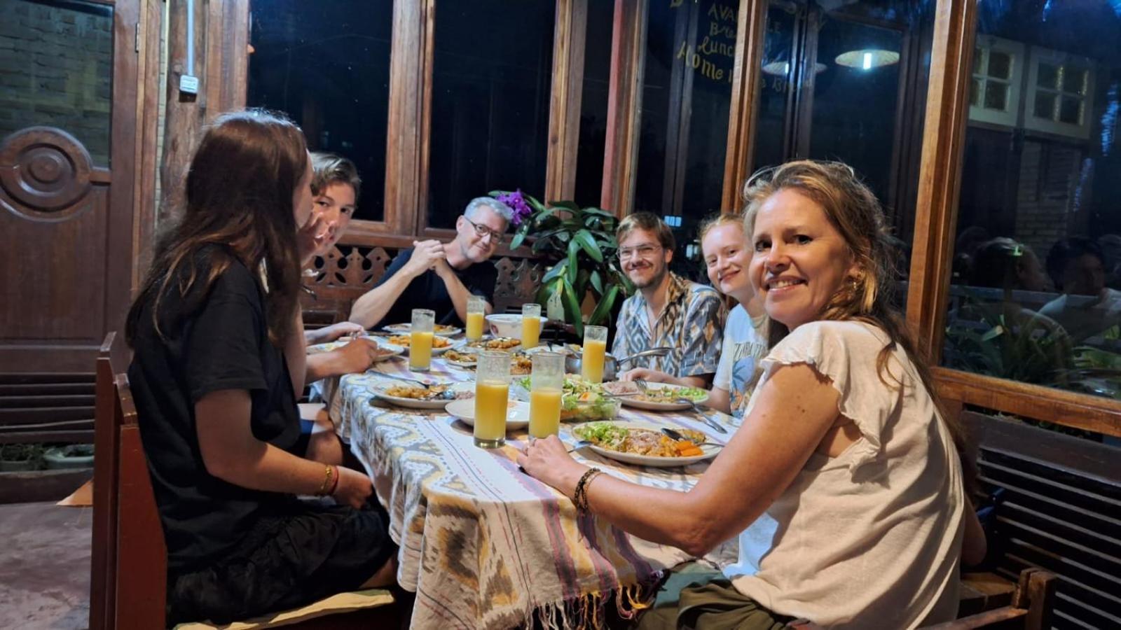 Smiley'S Homestay เบอราสตากี ภายนอก รูปภาพ