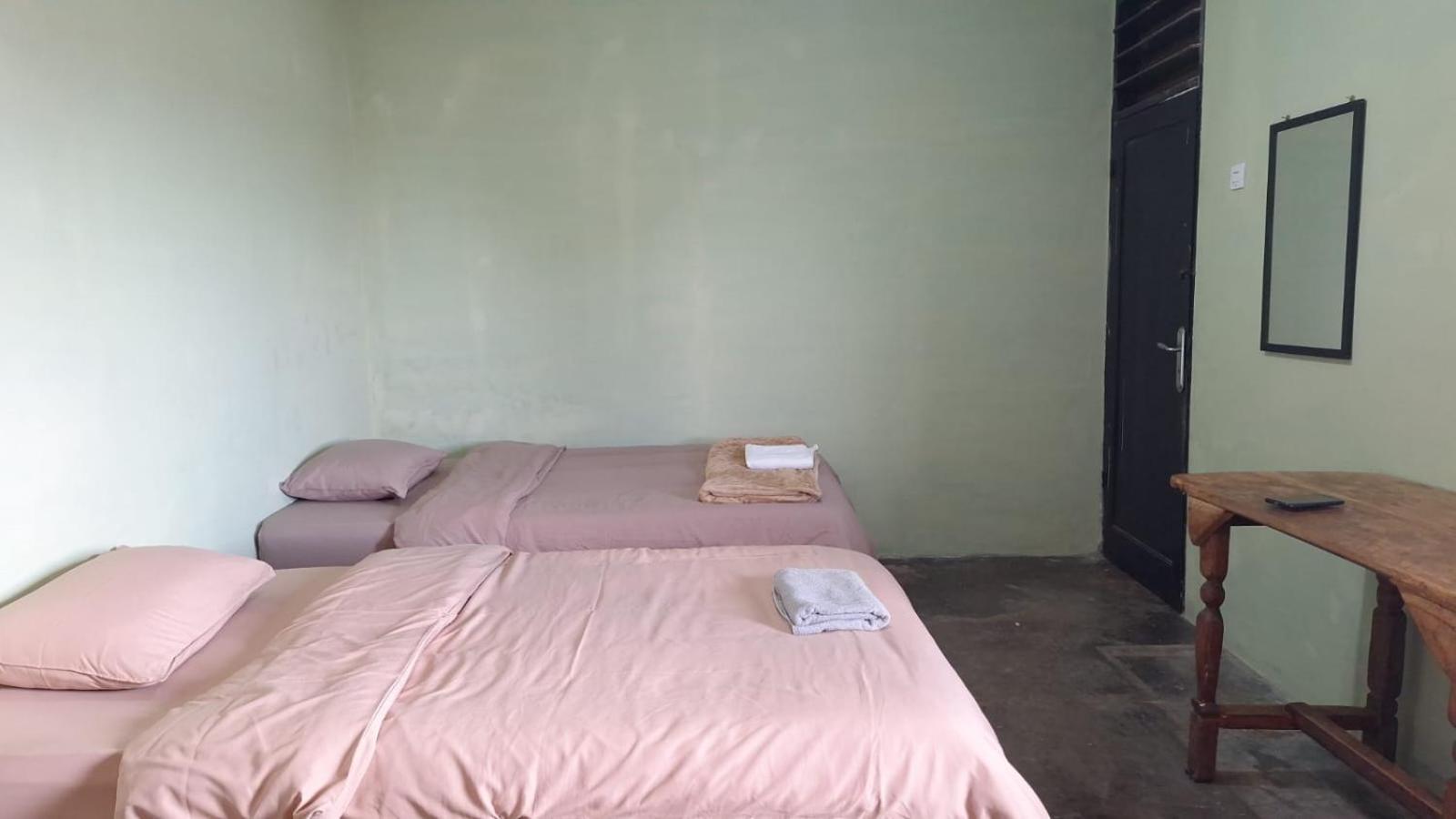 Smiley'S Homestay เบอราสตากี ห้อง รูปภาพ