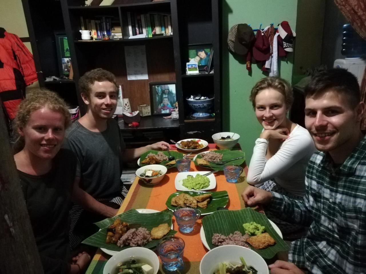 Smiley'S Homestay เบอราสตากี ภายนอก รูปภาพ